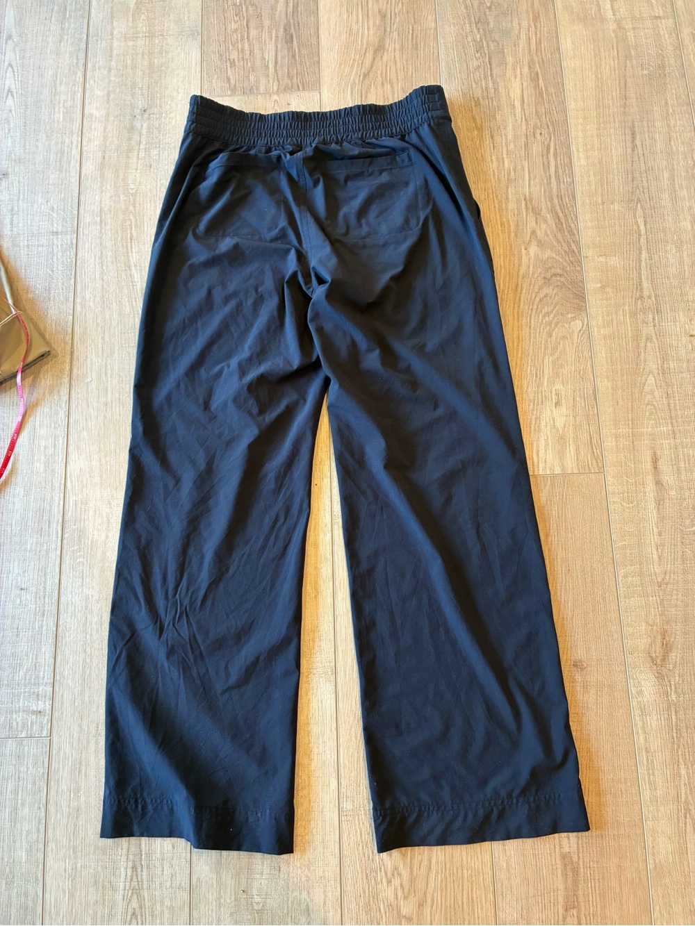 Athleta Black Wide-Leg Pull-On Pants pockets size 8 silky poly blend Athleisure - Picture 3 of 8